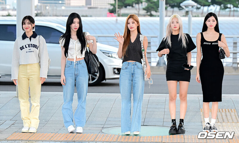 230819 ITZY at Incheon International Airport documents 1