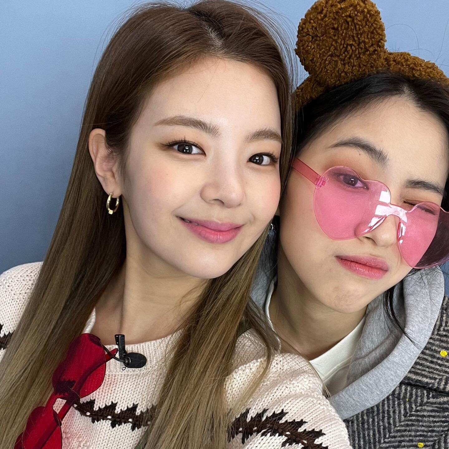 220422 ITZY Instagram Update - Ryujin and Lia | kpopping