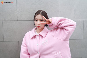 210918 Urban Works Naver Post - Kim Minju Music Core MC Behind