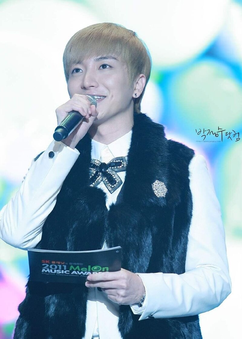 111124 Super Junior Leeteuk at Melon Music Awards 2011 documents 2