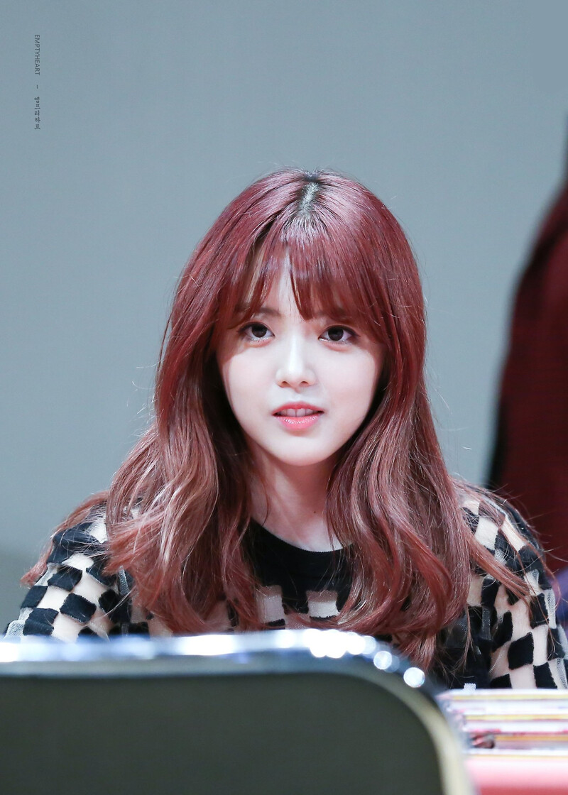 170916 Weki Meki Suyeon at 'WEME' Ilsan fansign documents 3