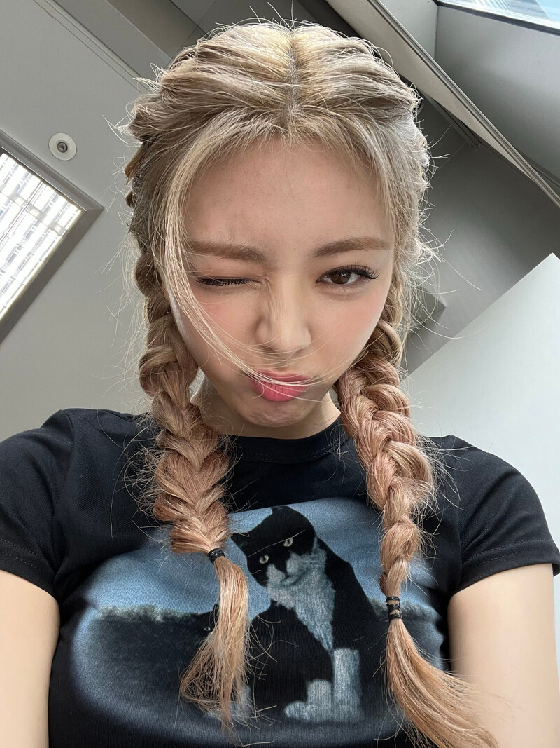 220719 ITZY SNS Update - Yuna documents 1