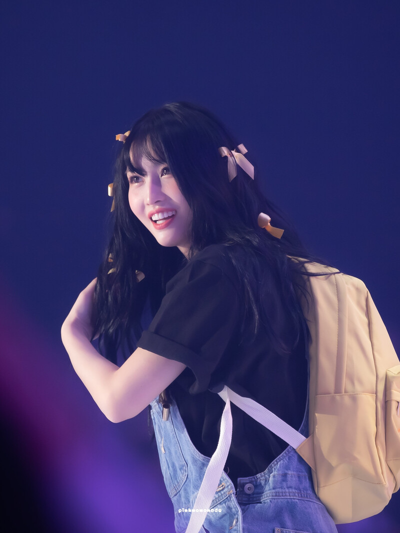 230416 TWICE Momo - ‘READY TO BE’ World Tour in Seoul Day 2 documents 2