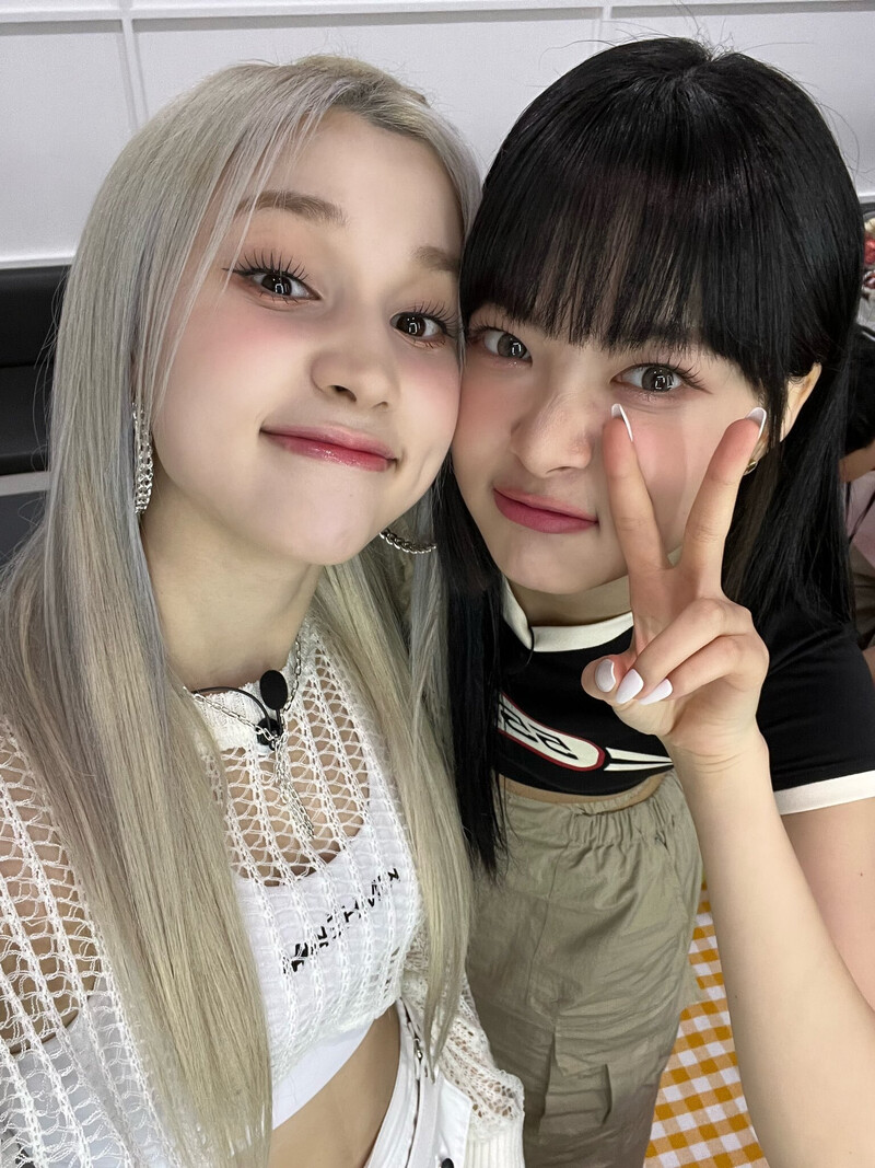 230427 Kep1er Bahiyyih & LE SSERAFIM Eunchae SNS Update documents 5