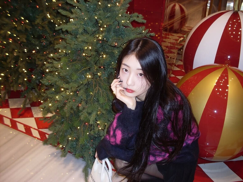 241206 - YeoJin Instagram Update documents 4