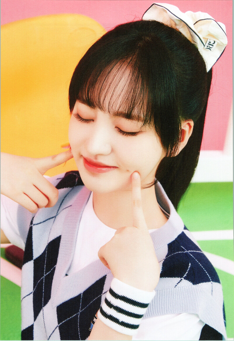 IVE 2023 Season's Greetings (Scans) documents 5