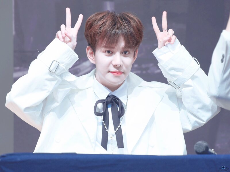180121 Block B Kyung at Re:MONTAGE fansign documents 1