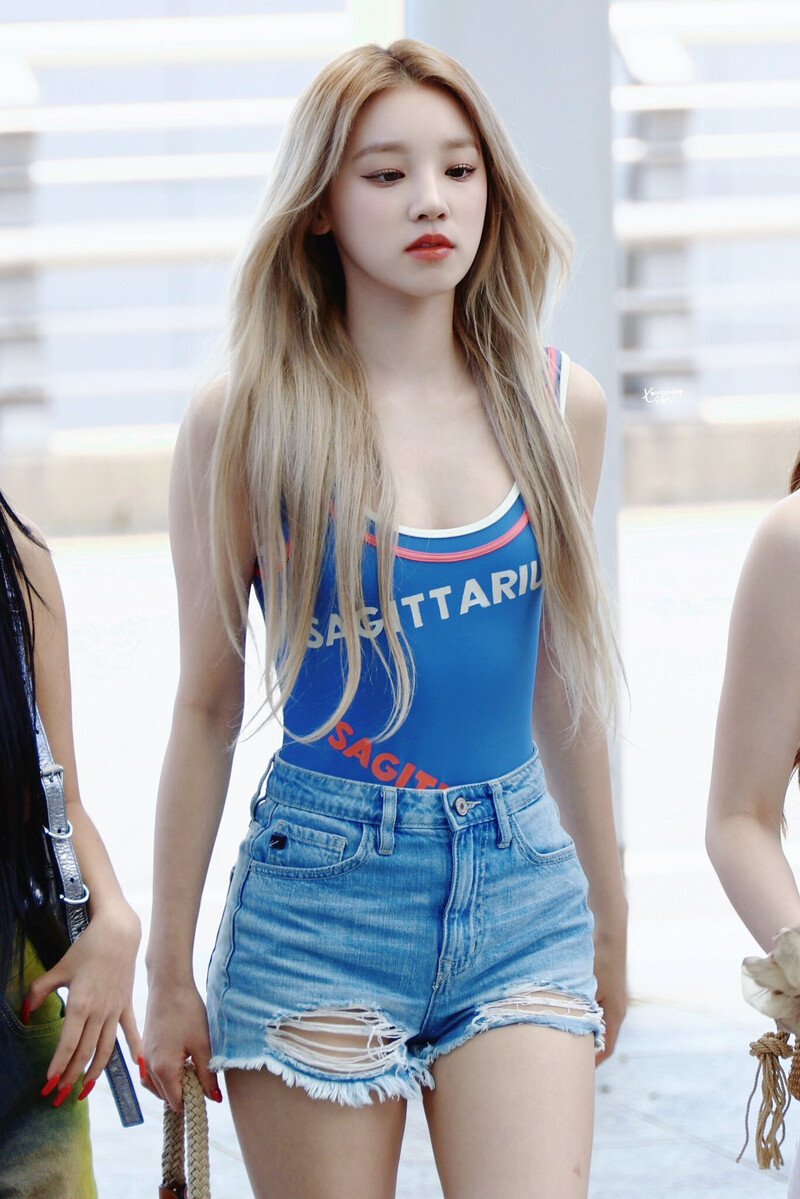 230630 (G)I-DLE Yuqi at Incheon International Airport documents 7