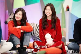 161218 Apink EUNJI & NAEUN - at 'Hello Counselor' Official Still Cuts