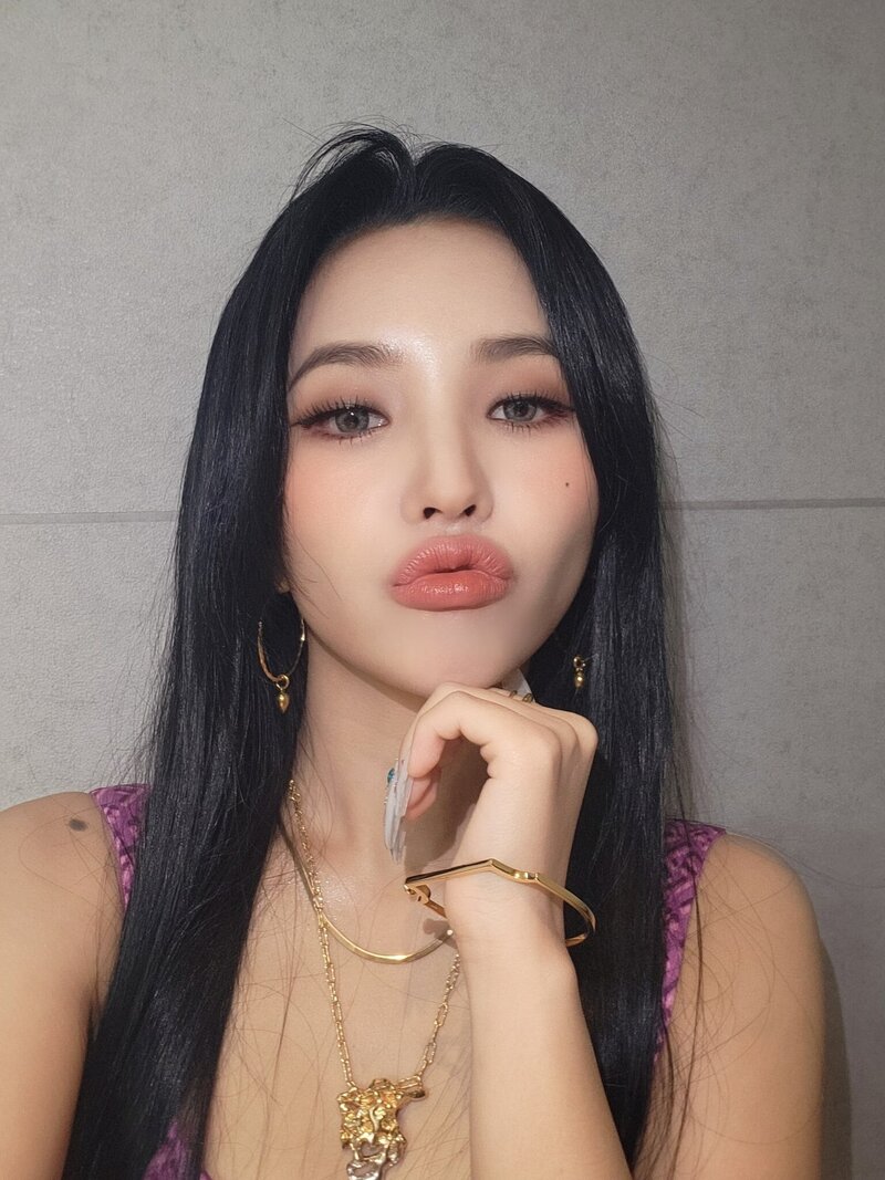 211229 (G)I-DLE Soyeon SNS Update documents 2