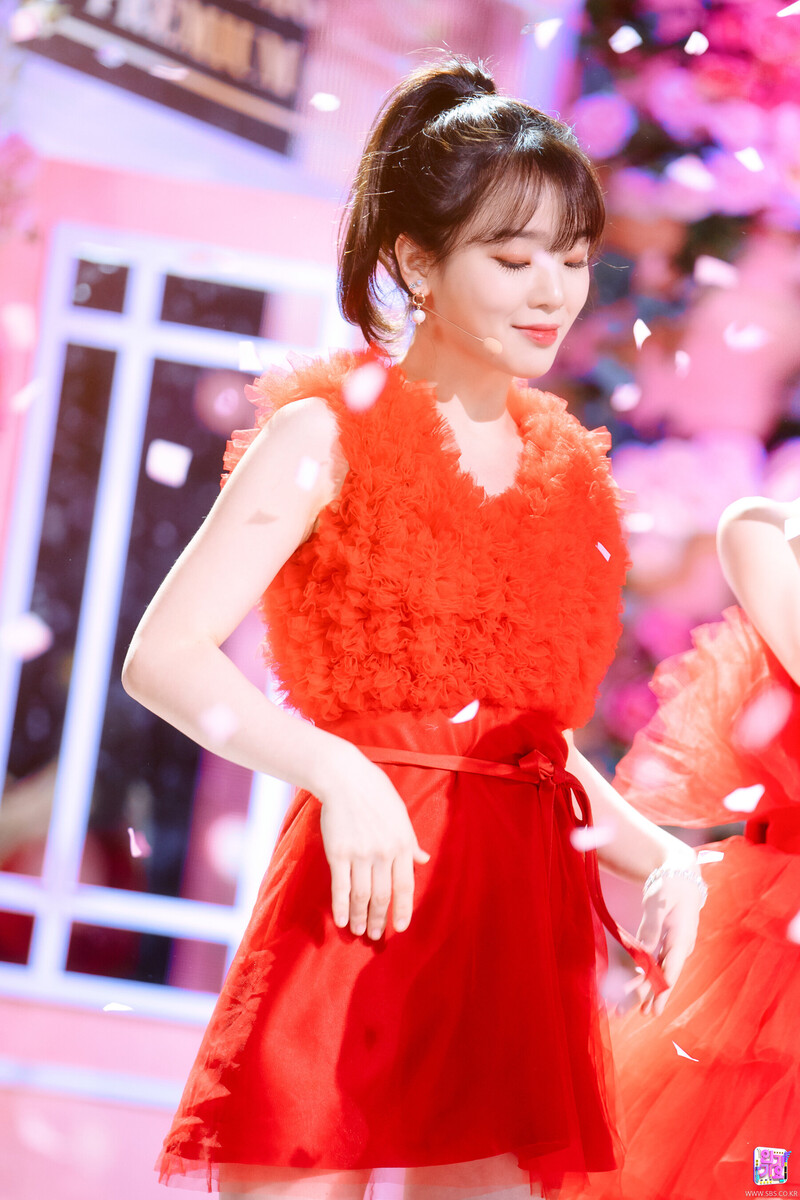 220403 OH MY GIRL Seunghee - 'Real Love' at Inkigayo documents 7