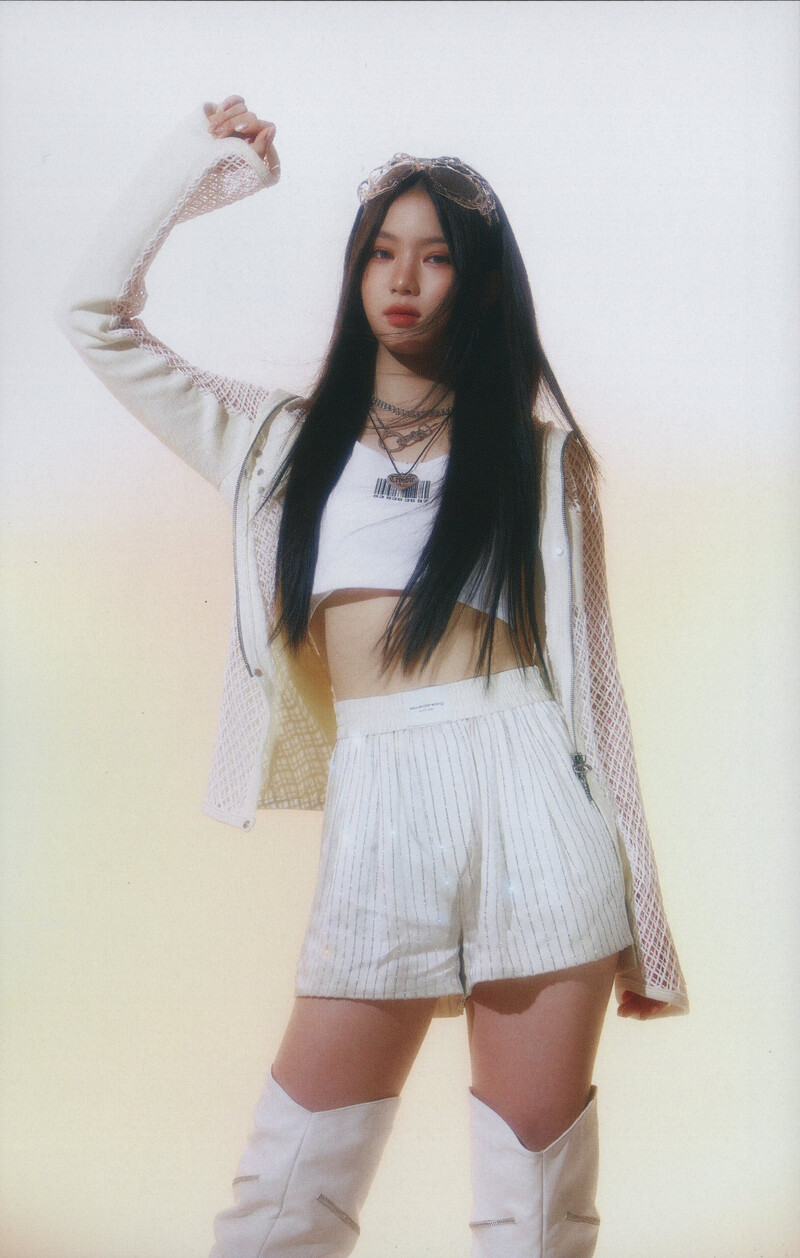 STAYC - Japan 3rd Single 'LIT' (Scans) documents 2