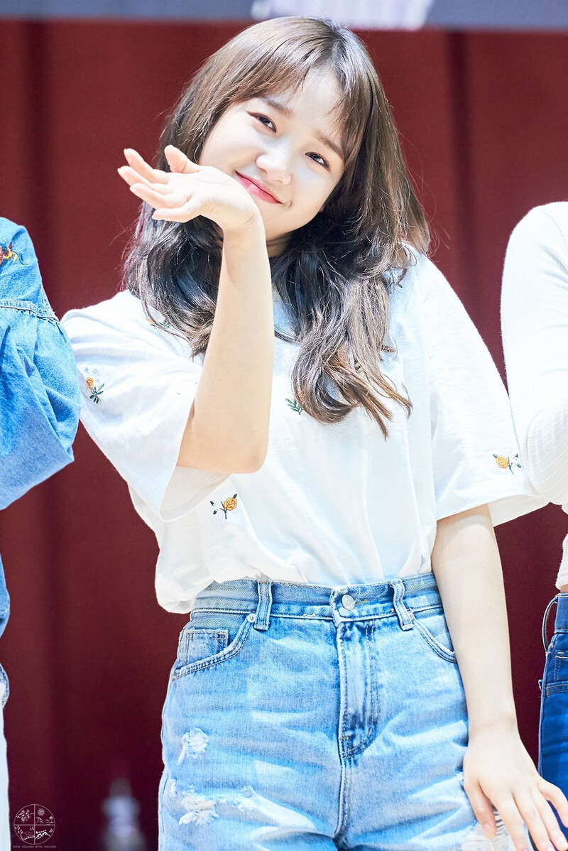 180429 Weki Meki Yoojung at Hongdae 'Lucky' Fansign documents 4