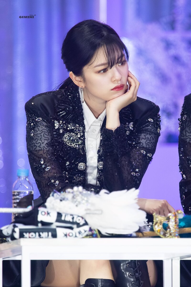 200104 TWICE Jeongyeon - 34th Golden Disc Awards Day 1 documents 1