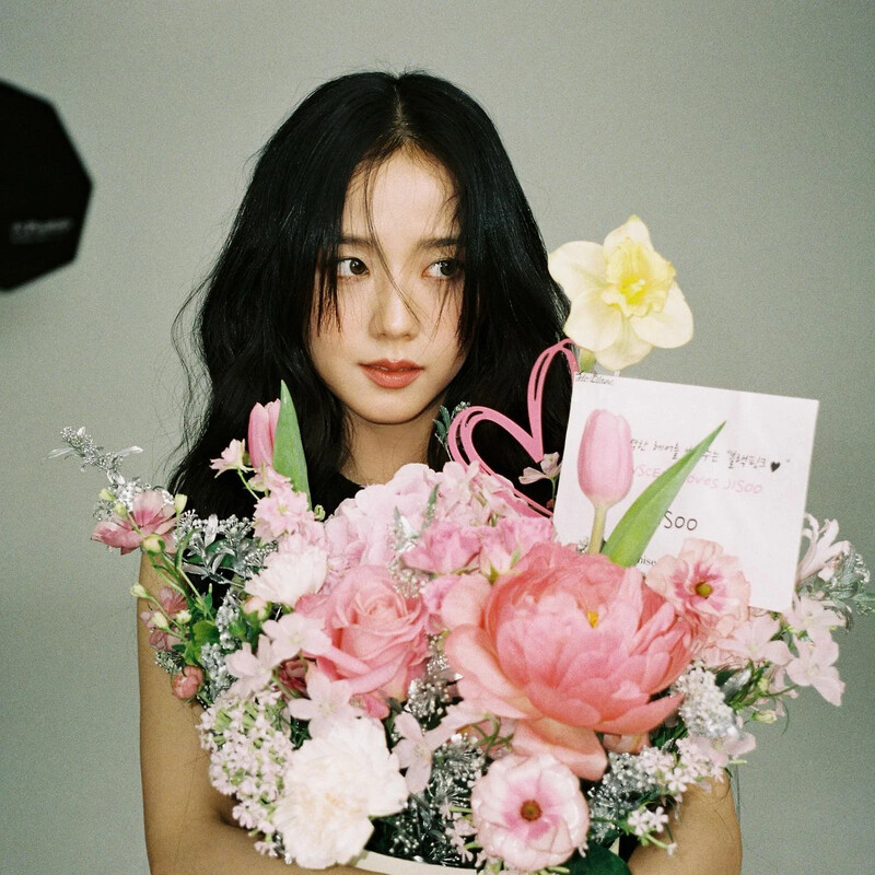 210515 - JISOO Instagram Update documents 2