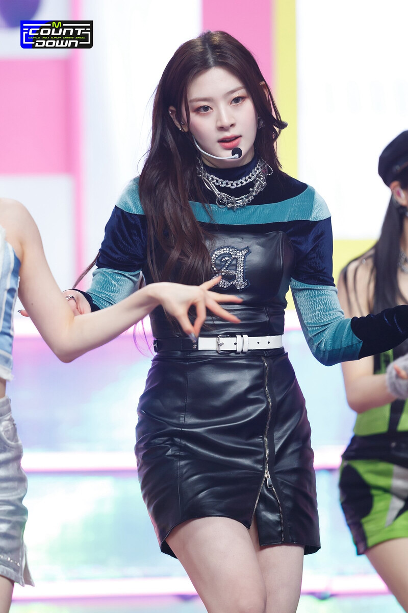 220217 STAYC - 'RUN2U' at M Countdown documents 20