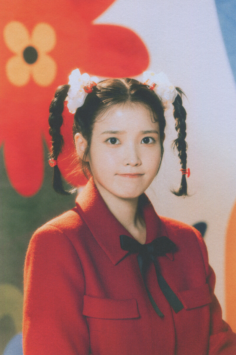 IU - 5th Official ‘UAENA’ Fanclub Kit [SCANS] documents 1