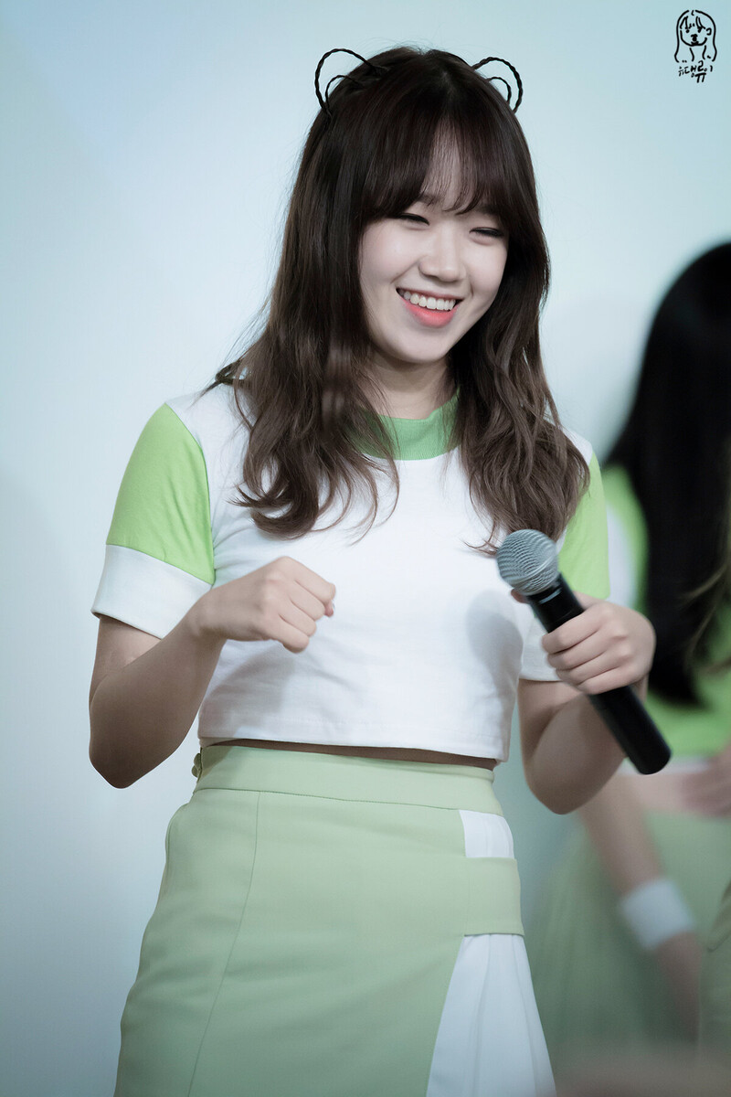 161106 I.O.I Yoojung at 'miss me?' Hongdae Fansign documents 5