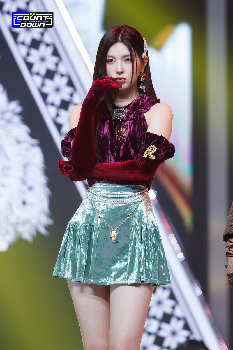 220922 NMIXX Bae - 'DICE' & 'COOL (Your rainbow)' at M COUNTDOWN documents 1