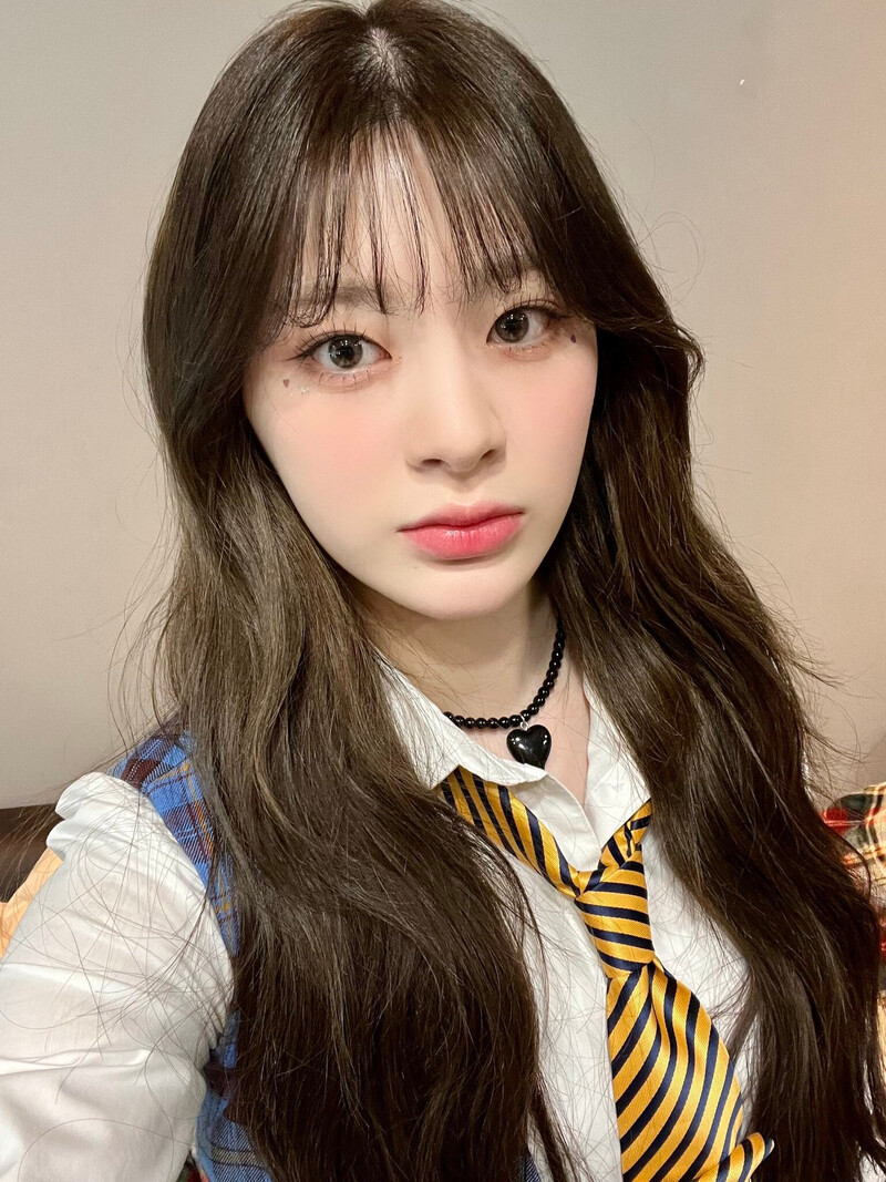 230227 STAYC Twitter Update - Seeun documents 4