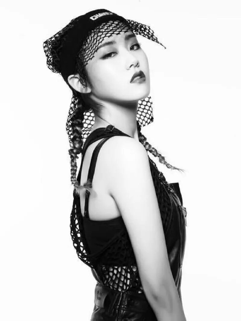 4minute_Gayoon_Crazy_promo_photo_2.png