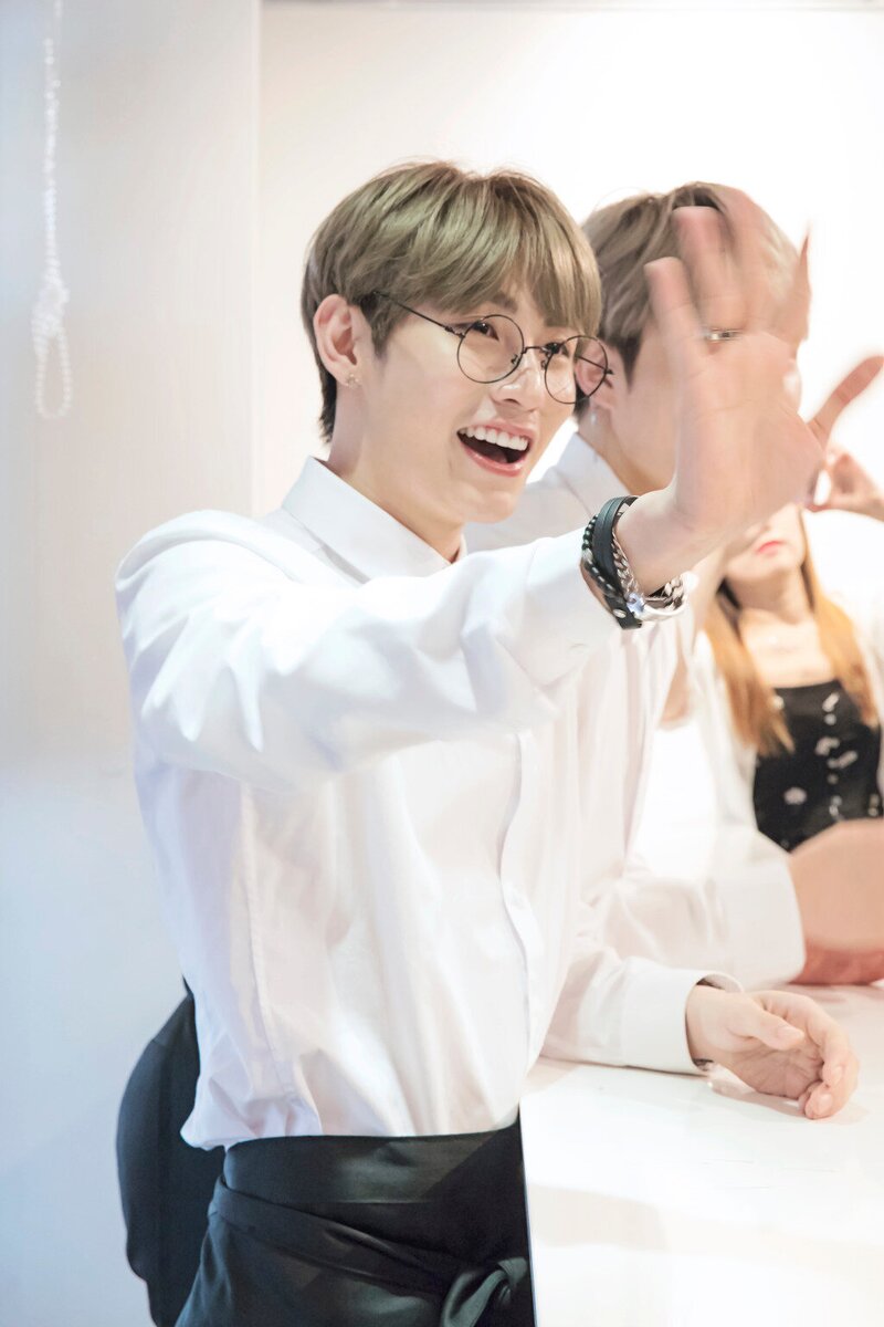 190628 - Fan Cafe - IN2IT Cafe Behind Photos documents 2