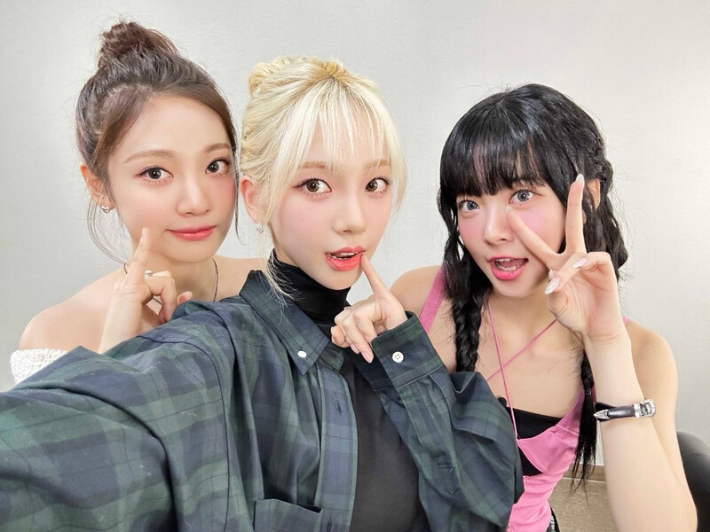 230518 Eunchae Diary Twitter Update with Karina, NingNing & Eunchae documents 1