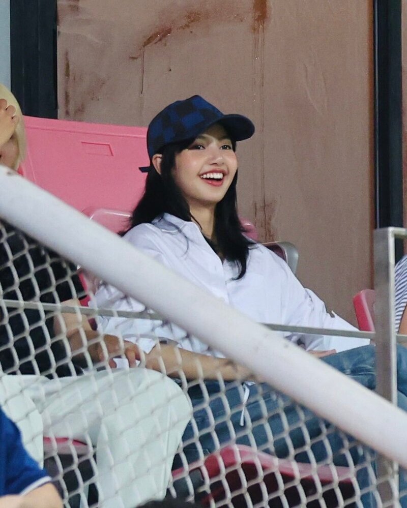 240326 LISA  at Thailand vs Korea World Cup Qualifier match documents 1