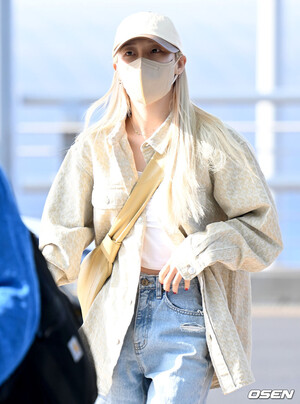 220513 Moonbyul at Incheon International Airport for KPOP Flex Germany