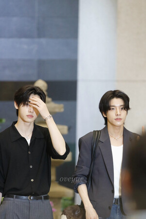 240808 JAKE & SUNGHOON AT GIMPO INTERNATIONAL AIRPORT