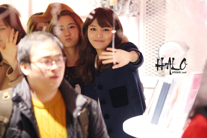 130102 Girls' Generation Sooyoung at SM Pop-up store documents 2