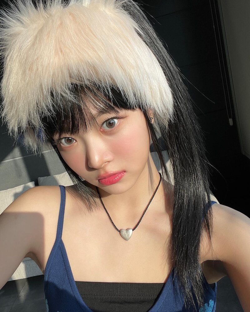 230305 LE SSERAFIM Eunchae Instagram Update documents 3