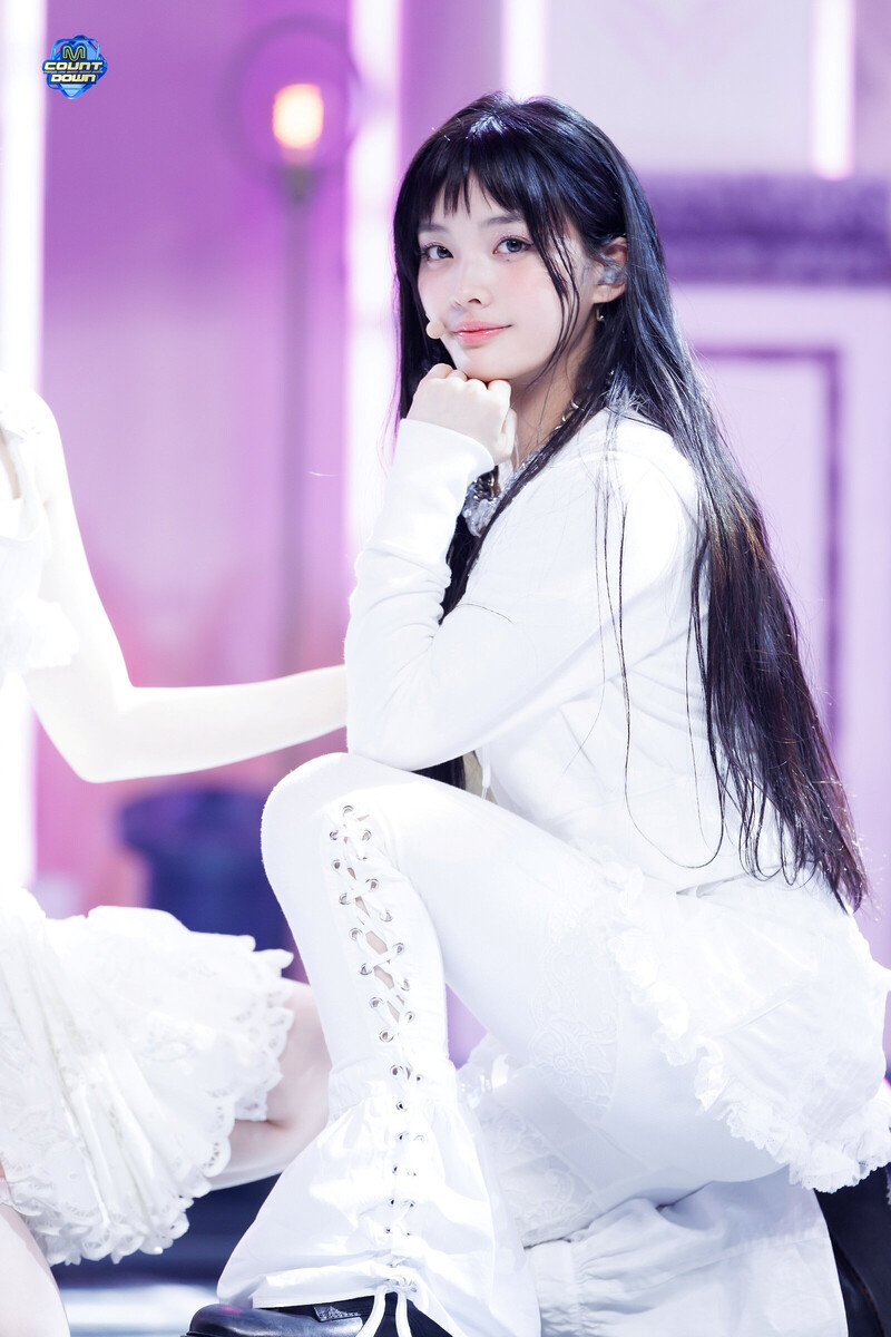 240328 ILLIT Iroha - 'Magnetic' and 'My World' at M Countdown documents 9