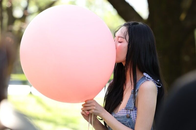 240613 Genie Magazine - SUNMI - 'Balloon in Love' Jacket Shoot Behind documents 2