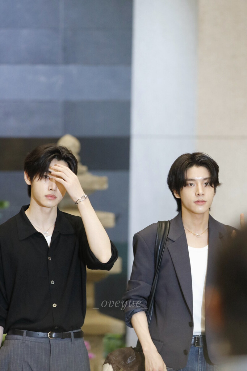 240808 JAKE & SUNGHOON AT GIMPO INTERNATIONAL AIRPORT documents 1