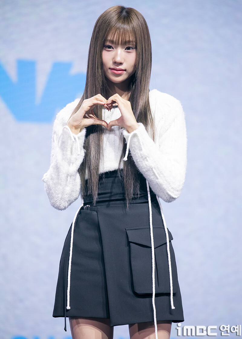 241125 izna Choi Jungeun - at First mini-album 'N/a' Showcase Event documents 3