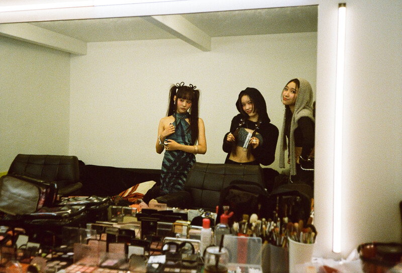 XG 'Shooting Star' Photoshoot| Behind Photo (film ver.) Part 1 documents 6