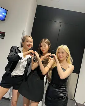 230820 Solar Instagram Update with Goeun, Hyojung