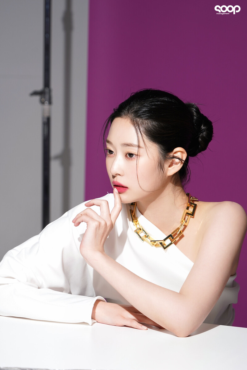 230504 SOOP Naver Post - Kim Minju - Tom Ford Photoshoot Behind documents 3