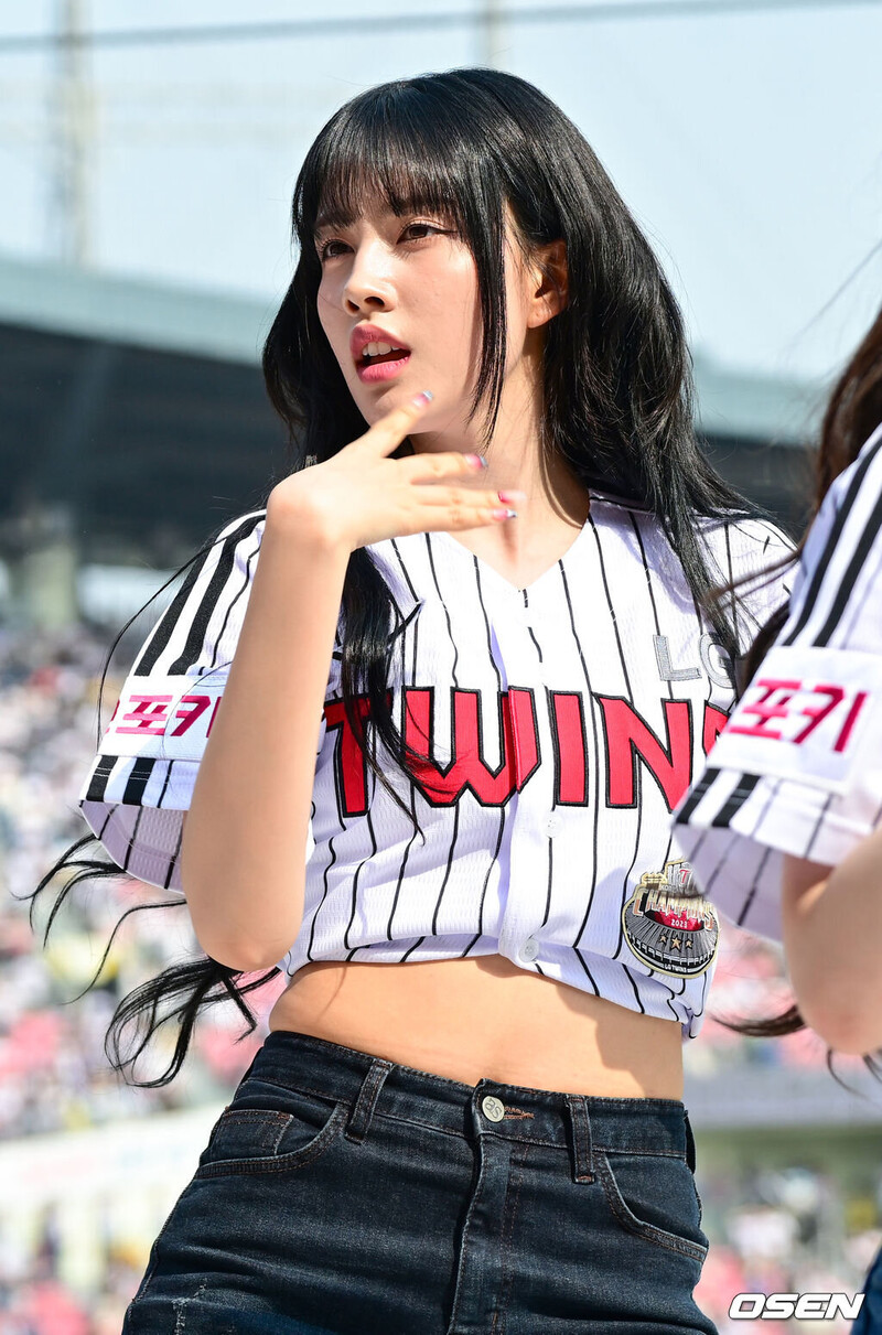 240504 STAYC Yoon - 2024 Shinhan Bank SOL KBO League in Jamsil Stadium documents 1