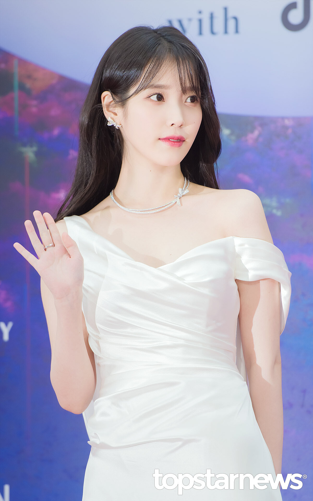 230428 IU - 59th Baeksang Arts Awards Red Carpet | kpopping