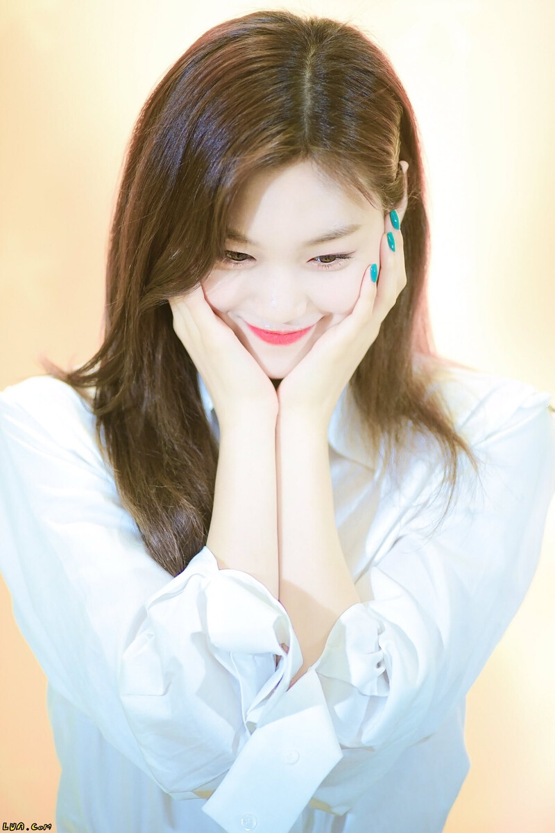 180427 Weki Meki Doyeon documents 4