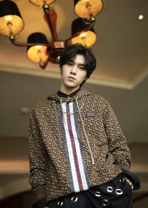 190606 WayV's Hendery for Thomas Burberry Monogram Event