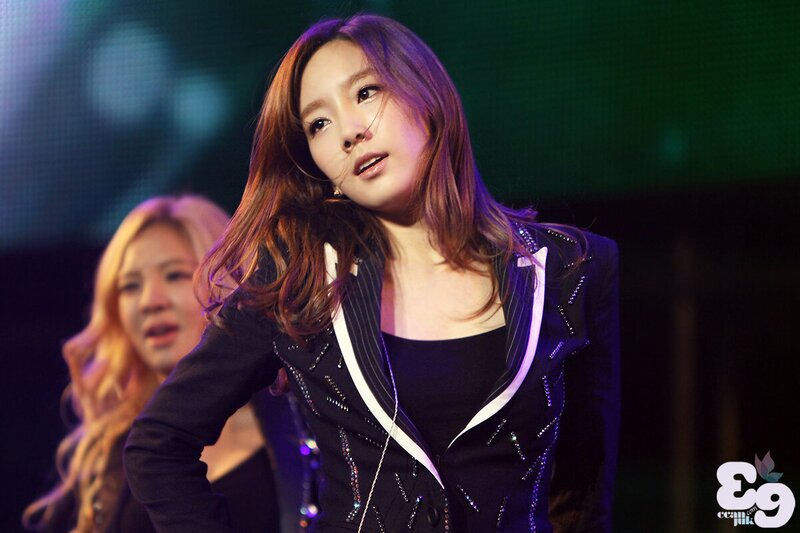 121021 Girls' Generation Taeyeon at GS& Concert documents 4