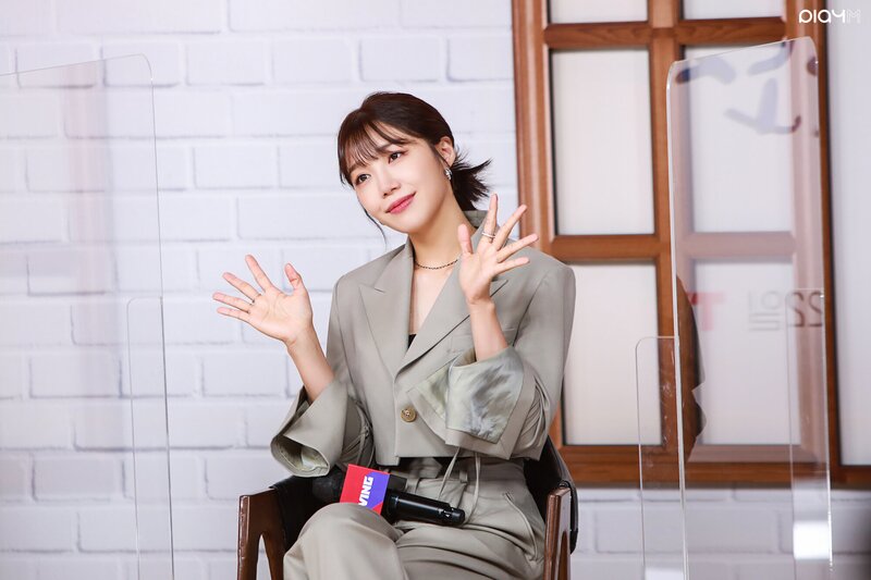211026 IST Naver post - Apink EUNJI 'Work later, Drink now' drama Production Presentation behind documents 25