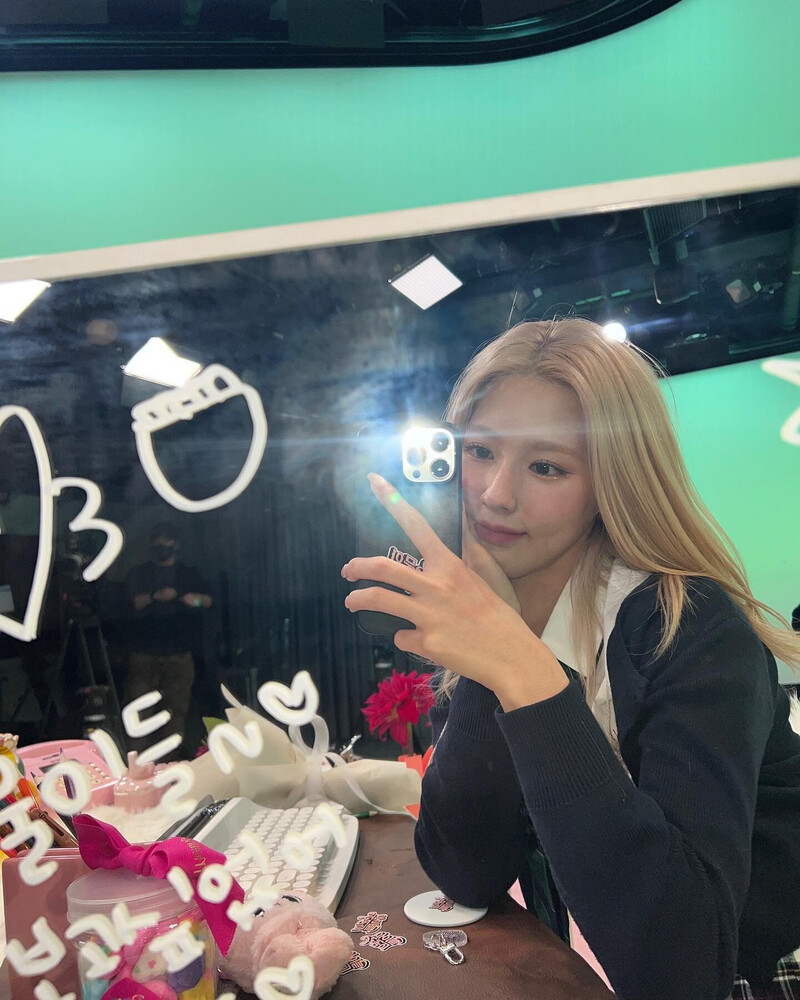 221015 (G)I-DLE Miyeon Instagram Update documents 12