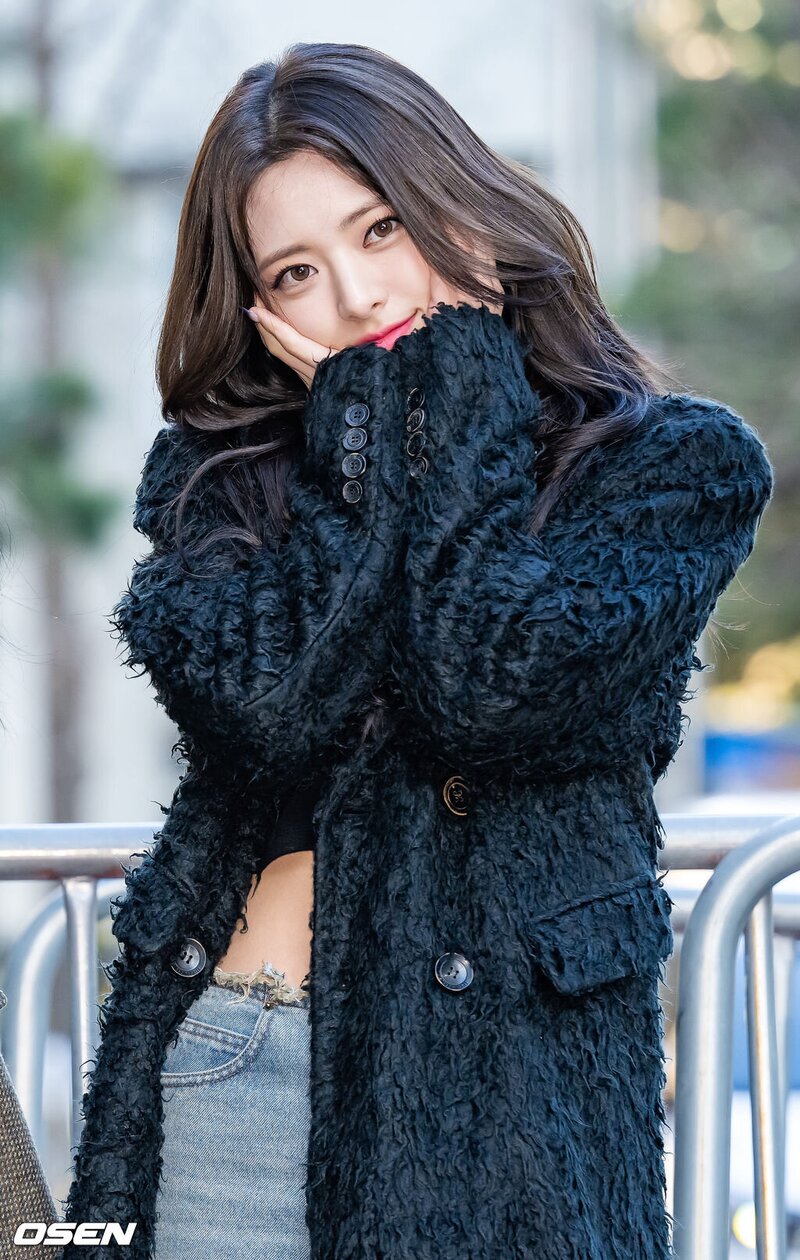 221202 ITZY Yuna - Music Bank Commute documents 2