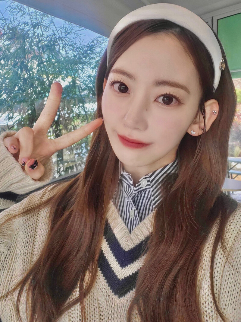 221221 LE SSERAFIM Twitter Update - Sakura documents 1