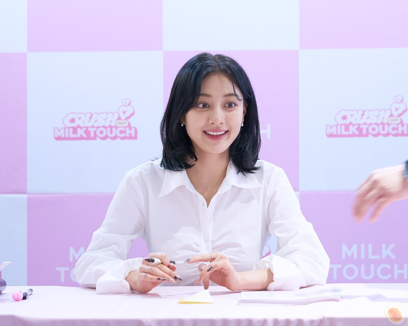 230401 TWICE Jihyo - Milk Touch Pop-up Store Event documents 9