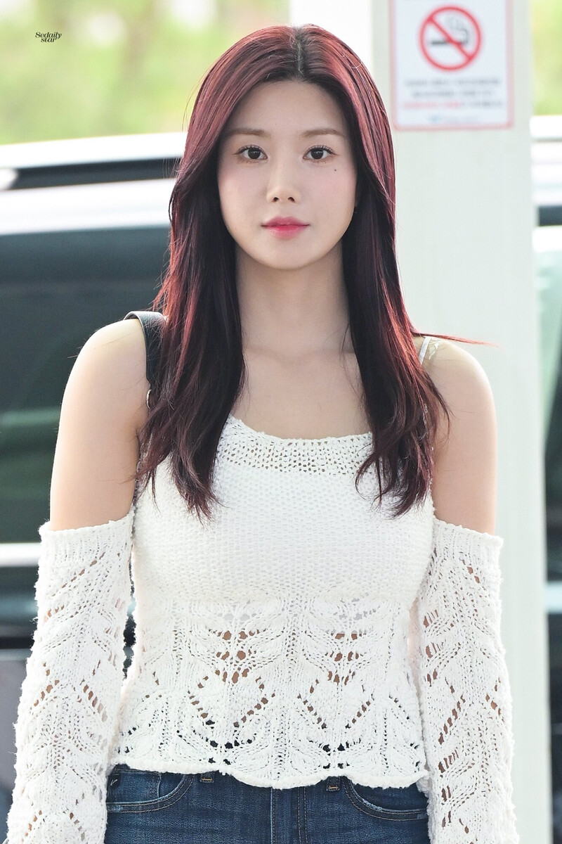 240712 Eunbi at Incheon International Airport documents 4